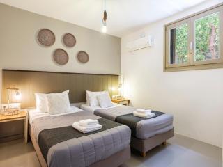 The Mykonist Merchia Beach Villas & Suites - 4