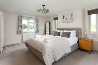 Luxury Farmhouse Getaway for Groups - 7