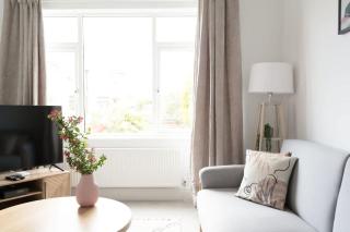 Cosy Home with Games Room and Easy Parking - 5