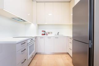 Jasmine 1 Bedroom Apartment with Free Parking - 6