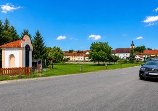 Chaloupka v srdci památkové zóny - 0