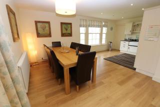 Spacious Lake Retreat - 9