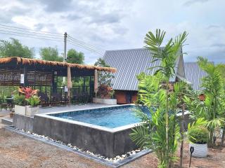 บ้านน้ำผึ้งโฮมสเตย์ Pool & Garden - 6
