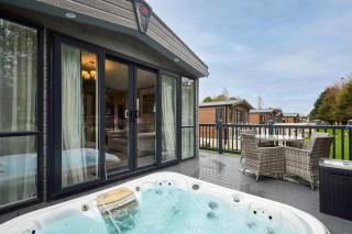 Coopers Corner, Lodge with Hot Tub - 9