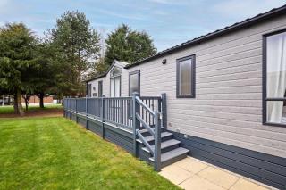 Coopers Corner, Lodge with Hot Tub - 3
