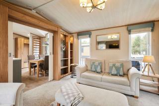 Coopers Corner, Lodge with Hot Tub - 1