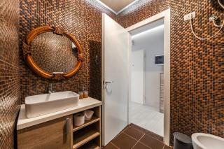 Aquamarine Poolside Apartment 1BR & Free Parking by PikHost - 9