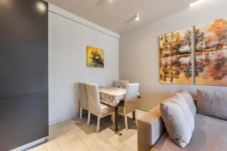 Aquamarine Poolside Apartment 1BR & Free Parking by PikHost - 7