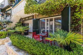 Aquamarine Poolside Apartment 1BR & Free Parking by PikHost - 3