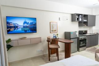 Affordable luxury studio in Nairobi with a pool and a gym - 3