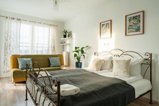 Reda Peaceful Retreat Studio by BookingHost - 0