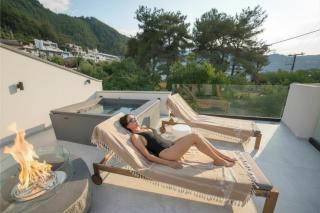 ŌMNIMI Signature Living - 0