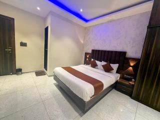 Hotel Golden Palace - Mira Bhayander - 5