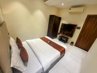 Hotel Golden Palace - Mira Bhayander - 1