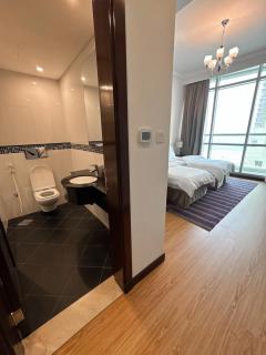 Spacious 3-Bedroom Apartment with Sea & City Views - 7