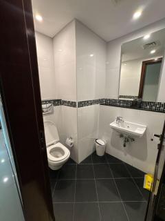 Spacious 3-Bedroom Apartment with Sea & City Views - 2