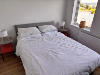 Newly refurbed home with sea and golf course view - 5
