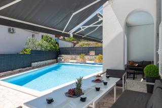 Luxury Villa, 40 sqm heated private pool, gym, Seaview, 200m to beach, 7 bedrooms - 1