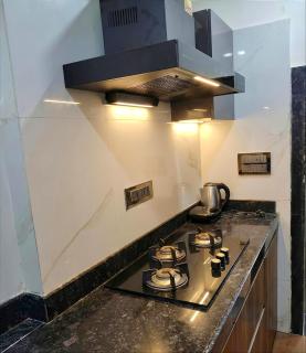 Luxe Urban Premium Retreat -1 BR King-bath-kitchen - 6
