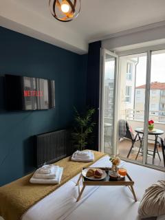 Cozy Central Apartment - 9