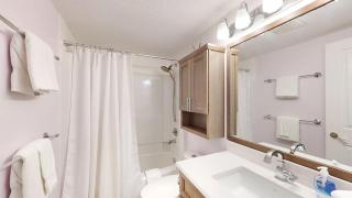 Snow Ghost Inn 220 by Okanagan Premier - 9