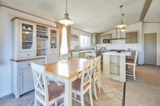 Hedgerow Lodge with Hot Tub - 8