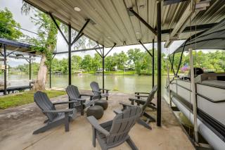 Outdoor Entertainment Space: Home in McQueeney - 9