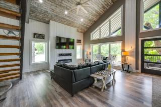 Outdoor Entertainment Space: Home in McQueeney - 6