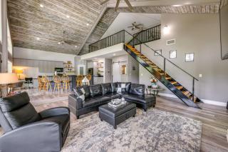 Outdoor Entertainment Space: Home in McQueeney - 5
