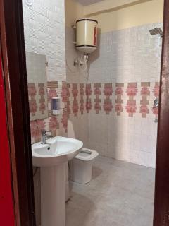 Ganga Paradise 2bhk home stay for family - 9