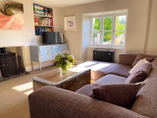 Family-friendly House with Swimming Pool & Large Garden - 3