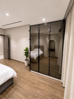 Spacious 3BR Apartment in Prime Sheikh Zayed - 2