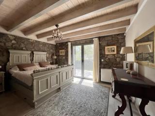 House Sleeps 6 with Private Pool - 9