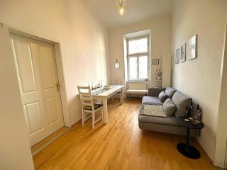 Apartment with 2 bedrooms and a small living room - 1