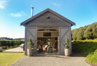 The Boat House - Rustic Luxury in Matakana - 0