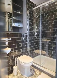 Chic Industrial Loft-Style Apartment, Central Leeds - 3