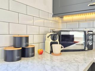 Chic Industrial Loft-Style Apartment, Central Leeds - 1