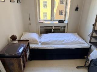 Apartment with Balcony and Canal View - 2