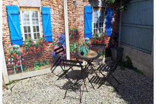 Bungalow - Sleeps 4 - Parking - Garden - 0