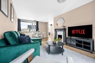 NEW! Spacious 3BR With Private Parking - 0