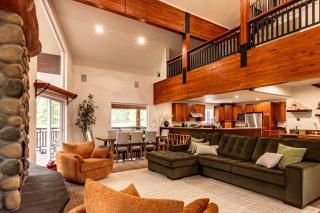 Private Forest Retreat,Hot Tub, Sauna, Access to hike and bike trails, Near Snoqualmie Pass - 7