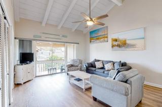 Vibrant condo with private beach access pool balcony & washer & dryer - 0