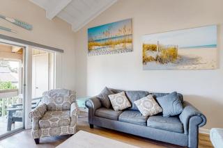 Vibrant condo with private beach access pool balcony & washer & dryer - 8