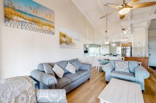 Vibrant condo with private beach access pool balcony & washer & dryer - 7