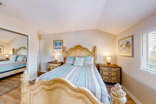 Vibrant condo with private beach access pool balcony & washer & dryer - 1