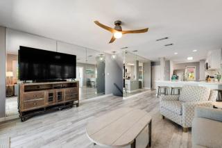 Bayfront multi-level townhome with balcony boat dock AC & fast WiFi - 5