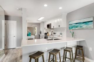Bayfront multi-level townhome with balcony boat dock AC & fast WiFi - 4