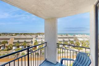 Warm welcoming condo with outdoor pool & clubhouse - short stroll to beach - 0