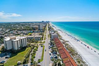 Renovated 5th-Floor Condo w Private Beach Balcony Shared Pool Clubhouse & Tennis - 8
