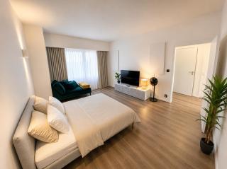 2 Bedroom Apartment for Families and Business, Tram and Bus in Front - 1